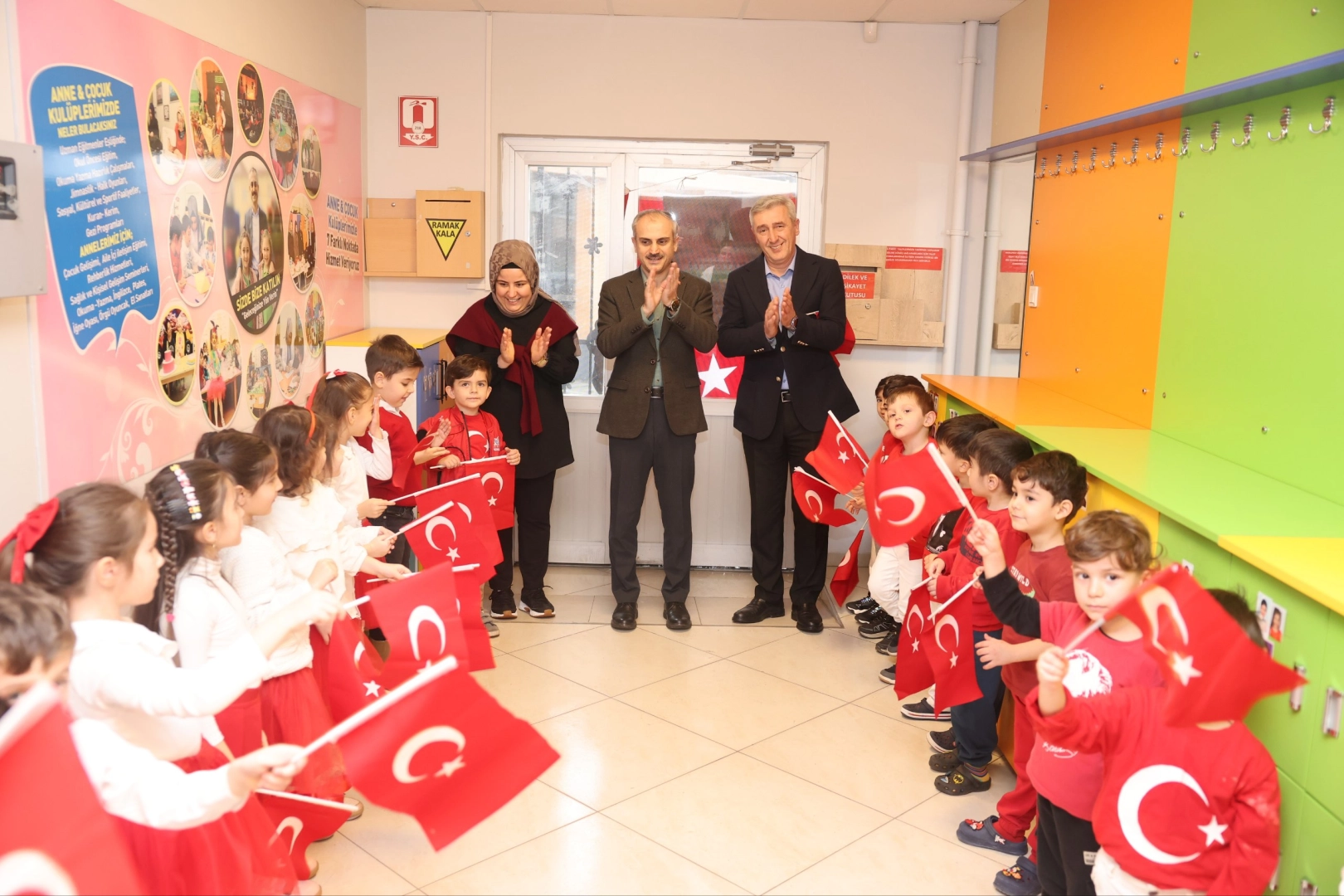 &Ccedil;ayırova&rsquo;daki &ccedil;ocuk kul&uuml;plerinde bayrak coşkusu