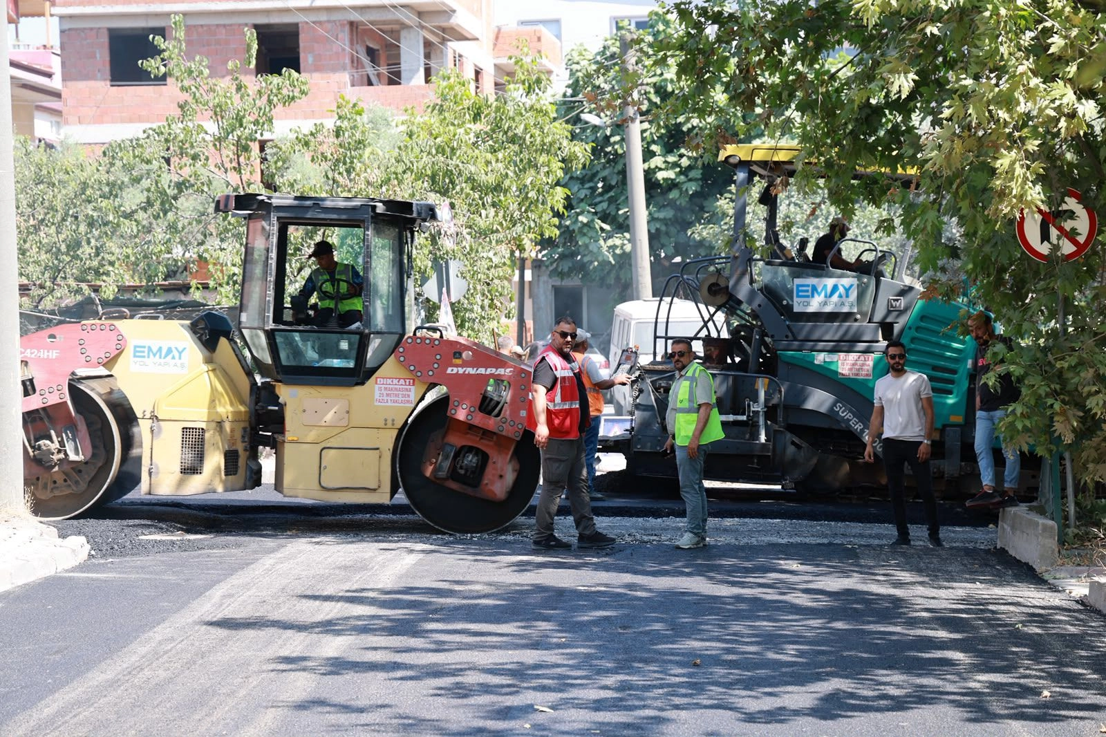 Kocaeli Gebze&rsquo;de asfalt &ccedil;alışmaları s&uuml;r&uuml;yor