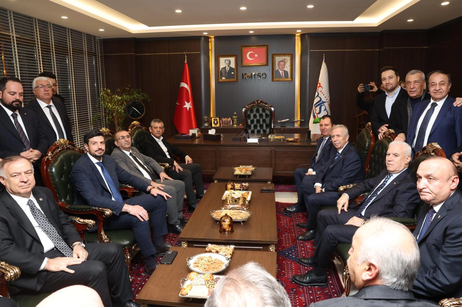 CHP'li başkanlar Kahramanmaraş'ta... Başkan Bozbey'den deprem b&ouml;lgesine ziyaret