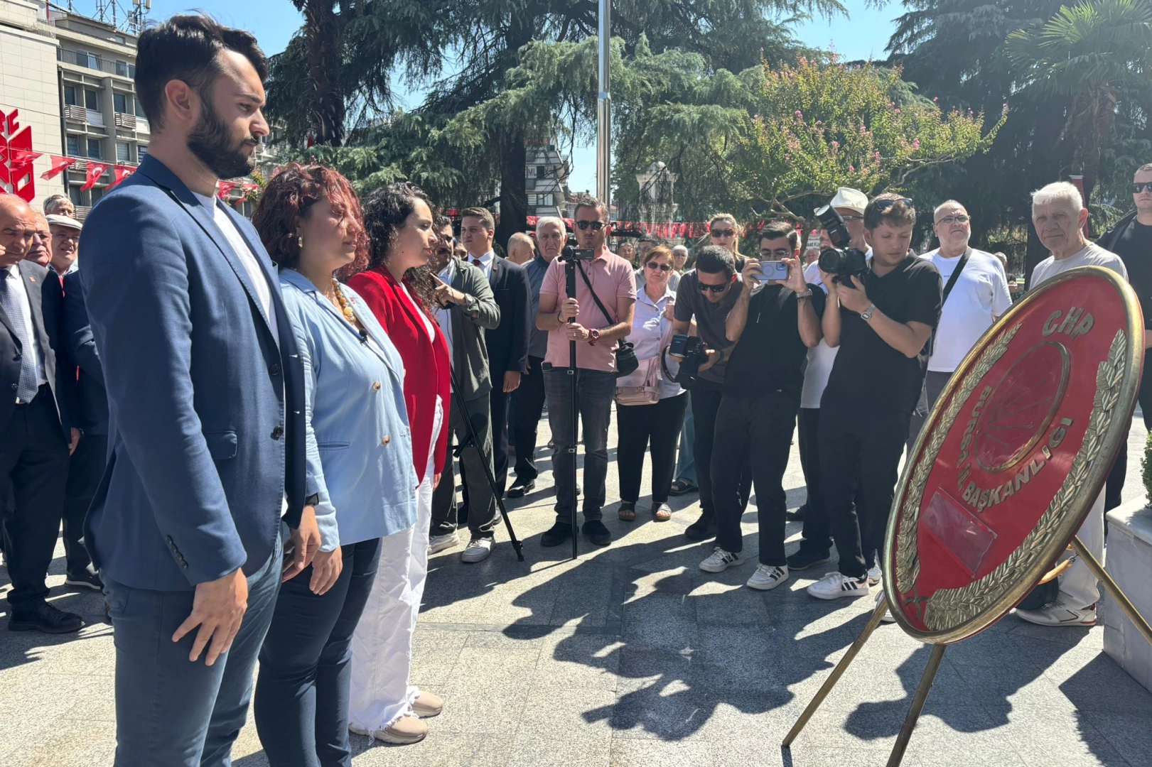 CHP&rsquo;nin 102'nci yılına Bursa'dan &ccedil;elenk