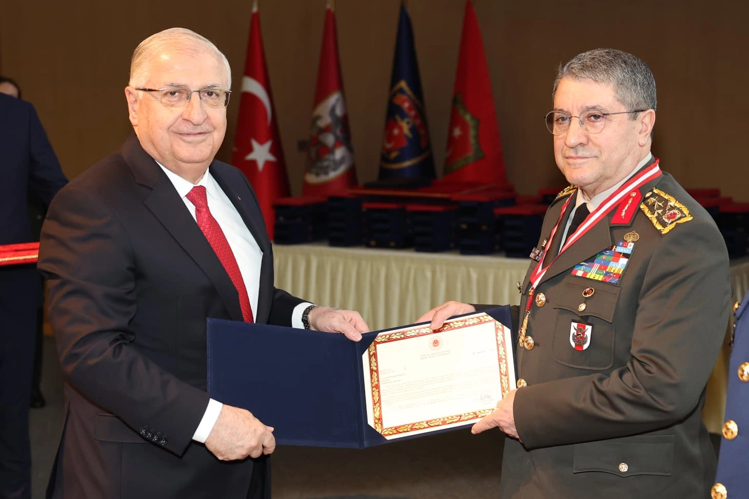 Bakan G&uuml;ler'den TSK'ya &ouml;vg&uuml;, ter&ouml;re net uyarı