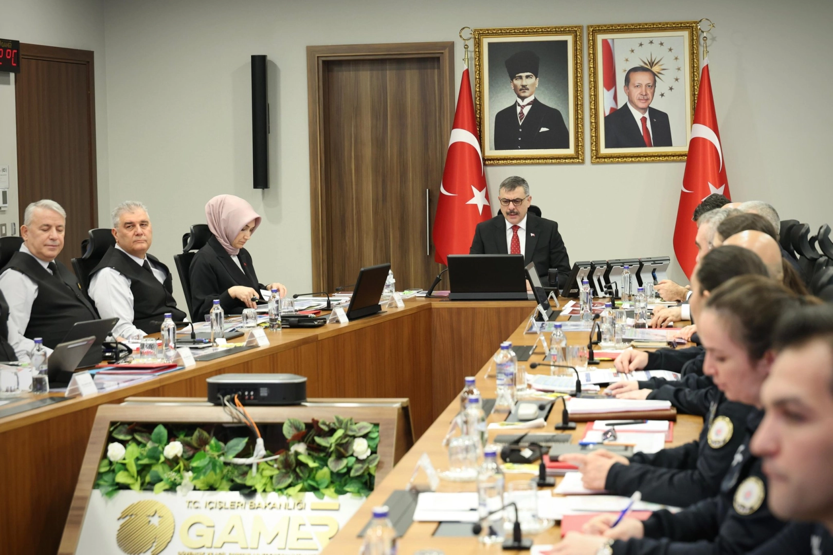 Bakan &Ccedil;ift&ccedil;i'den Valilerle g&uuml;venlik toplantısı