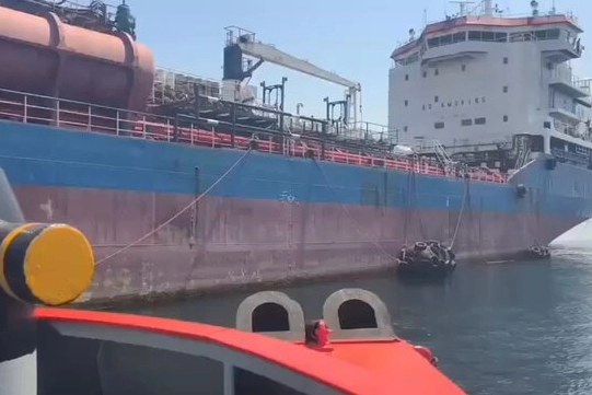 Yalova'da makine arızası yapan tanker g&uuml;venli b&ouml;lgeye &ccedil;ekildi