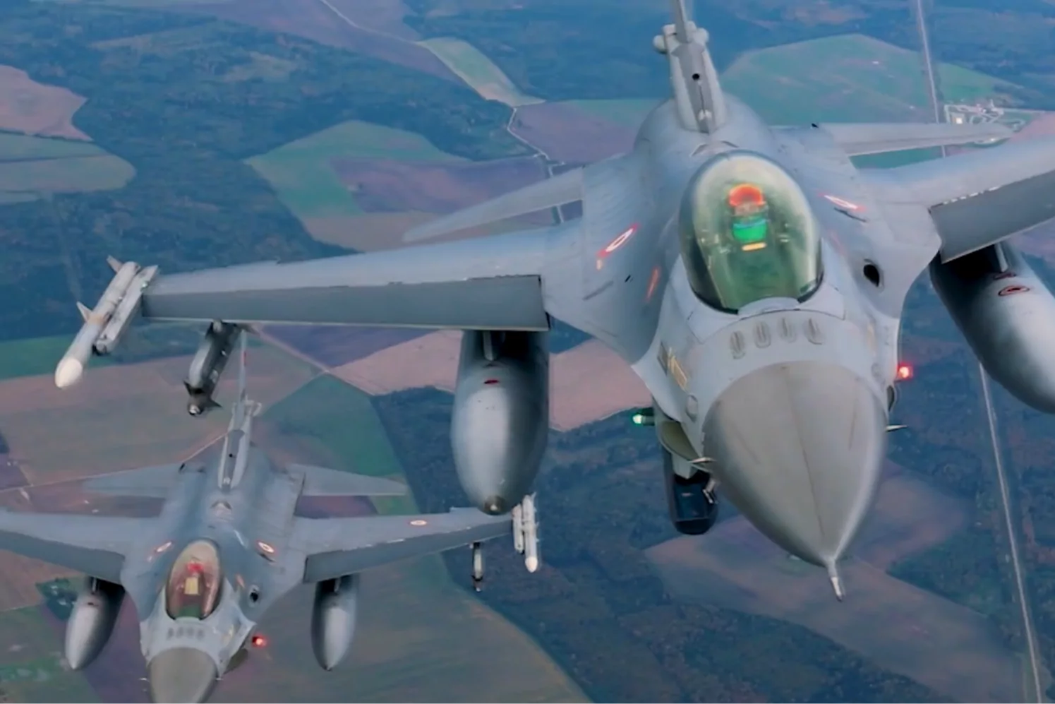 G&ouml;ky&uuml;z&uuml;nde g&uuml;&ccedil; birliği... T&uuml;rk F-16&rsquo;ları Litvanya&rsquo;da