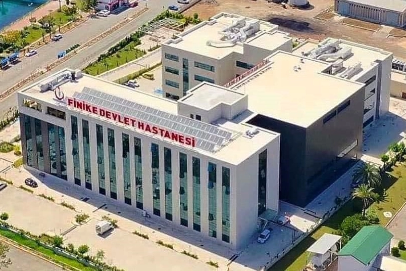 Antalya'da hemşireye verilen 'g&ouml;rev yerini terk' cezası mahkemeden d&ouml;nd&uuml;!