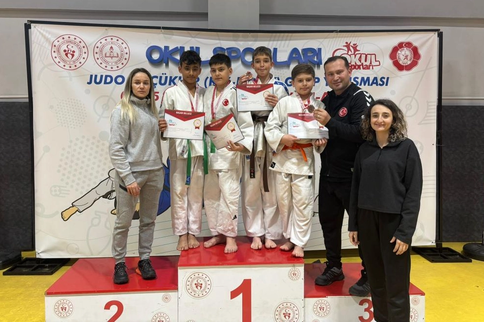 K&uuml;tahyalı judocular grup m&uuml;sabakalarından başarıyla d&ouml;nd&uuml;