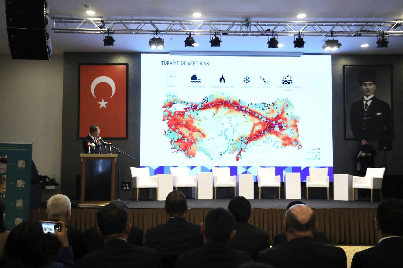 İzmir'de Başkan Tugay&rsquo;dan afet y&ouml;netimi mesajı