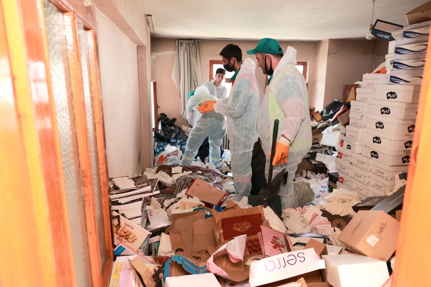 Bursa Osmangazi&rsquo;de &ccedil;&ouml;p ev temizlendi, mahalle rahatladı