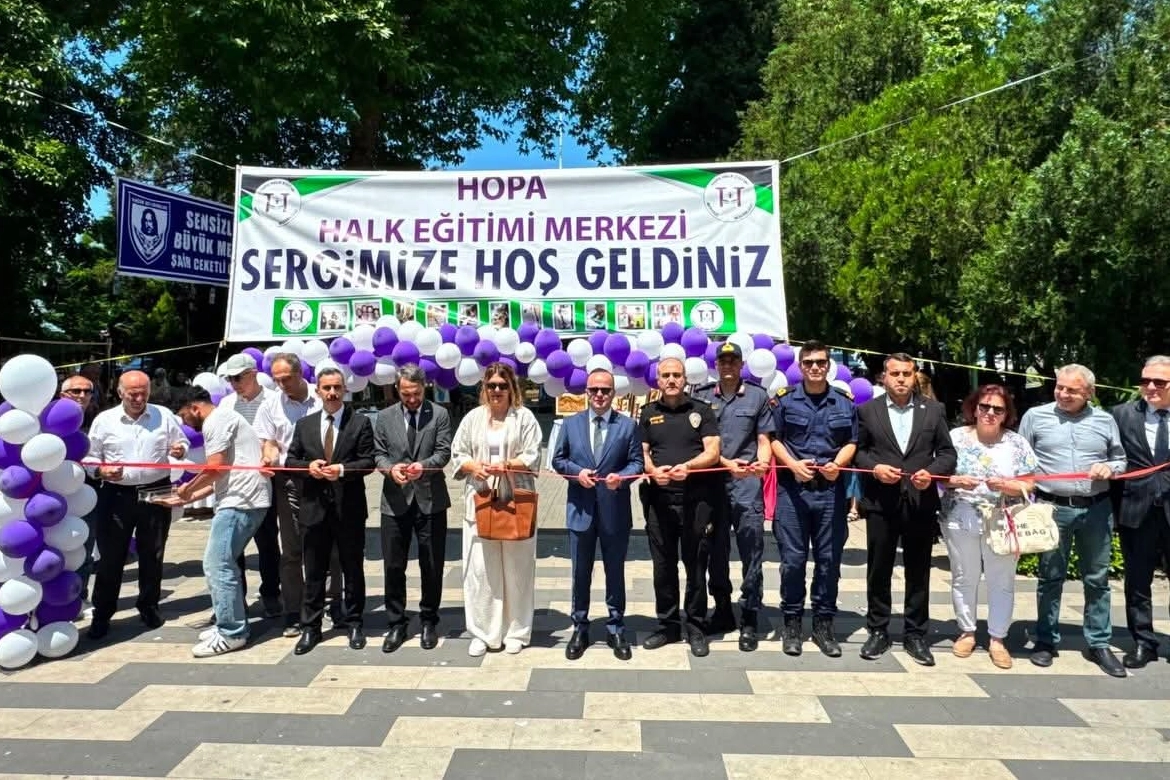 Artvin&rsquo;de kursiyerlerin el emeği &uuml;r&uuml;nleri vatandaşlarla buluştu
