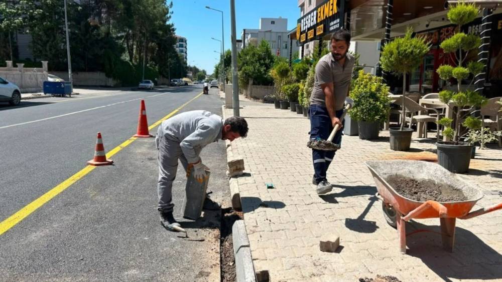 Adıyaman&rsquo;da altyapısı tamamlanan sokaklarda kaldırımlar yenileniyor  - Videolu Haber