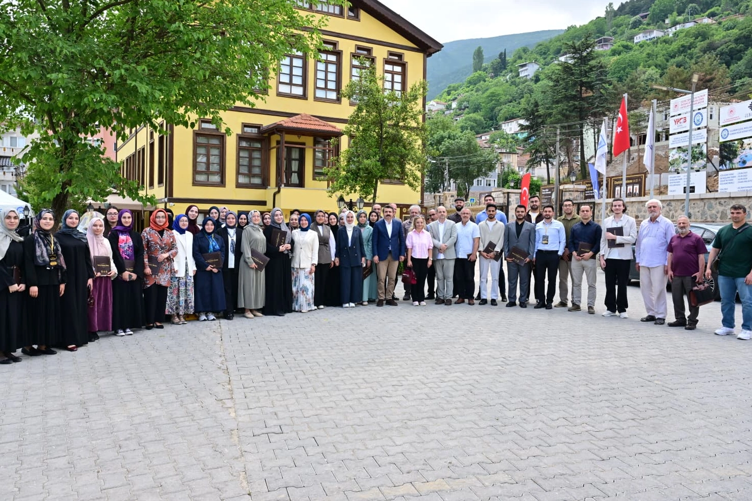 Yıldırım&rsquo;da d&uuml;ş&uuml;nen ve &uuml;reten gen&ccedil;ler yetişiyor