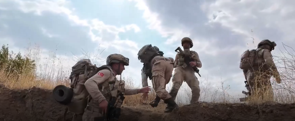 Diyarbakır’da zehir tacirlerine operasyon: 18 kişi tutuklandı, 269 kg esrar imha edildi  - Videolu Haber