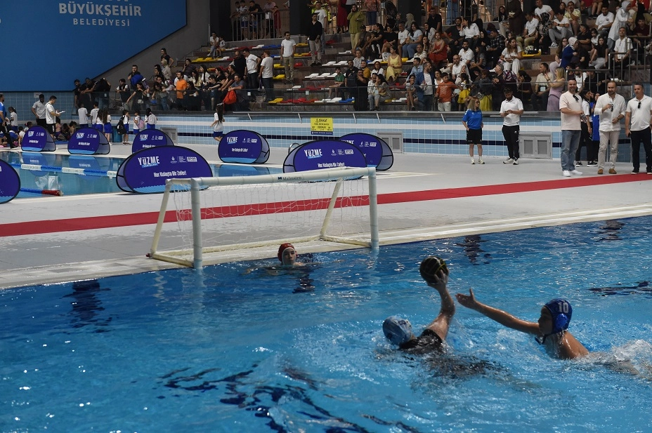 İstanbul'da geleceğin sportif yıldızları performanslarıyla g&ouml;z doldurdu