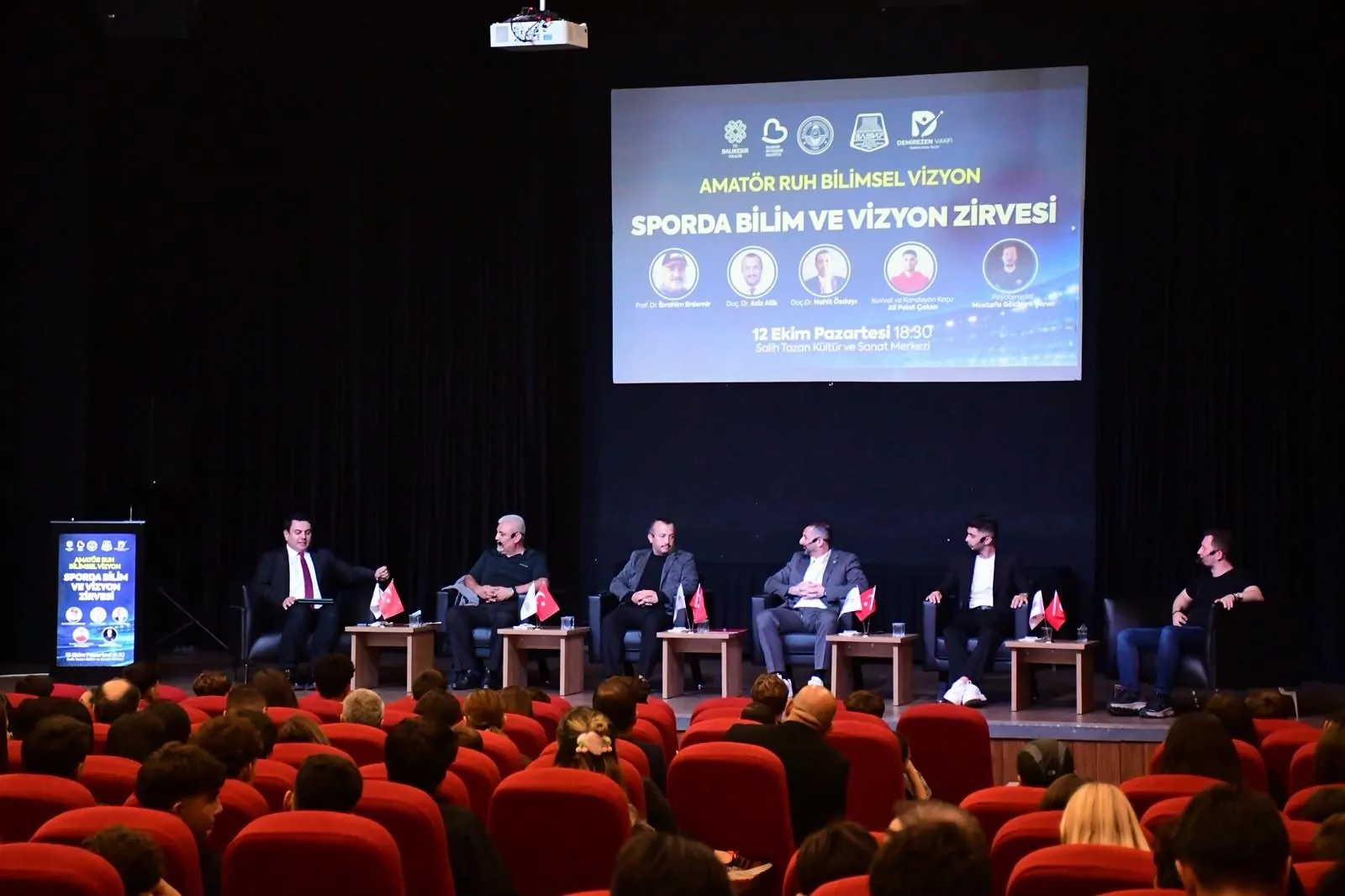 Balıkesir&rsquo;de gen&ccedil; sporculara bilimsel vizyon