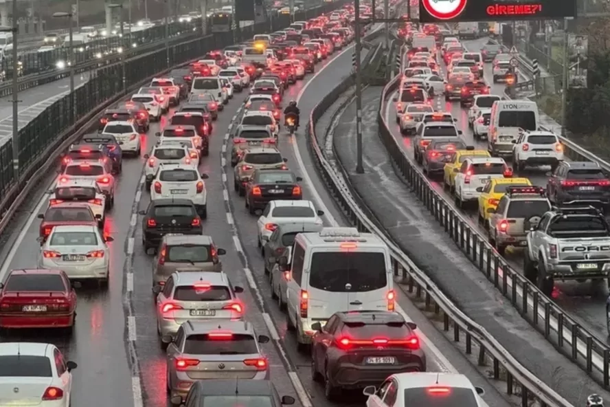 Toplam taşıt sayısı 35 milyona yaklaştı... Ağustos'ta Renault başı &ccedil;ekti