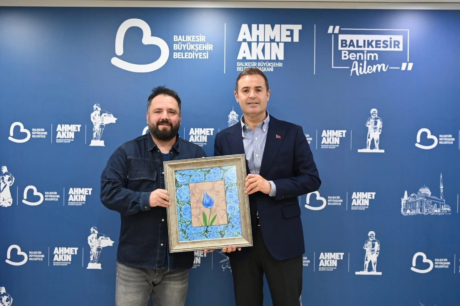 Balıkesir&rsquo;de ebru sanatına icazet gururu