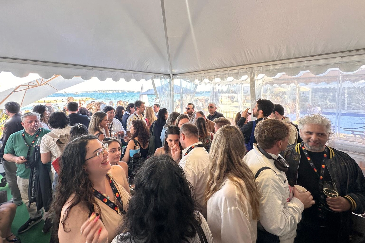 T&uuml;rkiye standına Cannes'da yoğun ilgi