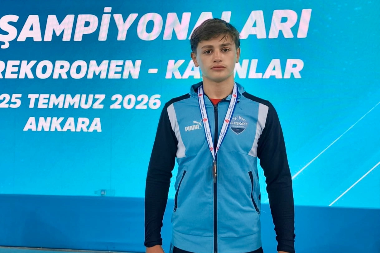 Ağrılı sporcu Mira&ccedil; g&uuml;reşte T&uuml;rkiye &uuml;&ccedil;&uuml;nc&uuml;s&uuml; oldu