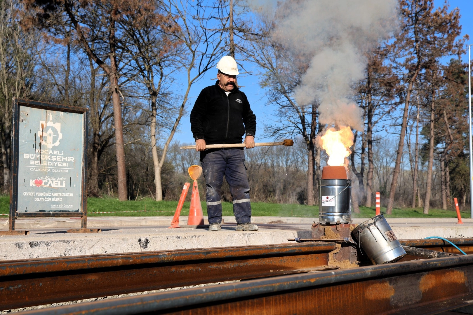 Kartepe Tramvay Hattı&rsquo;nda ilk kaynak ger&ccedil;ekleşti