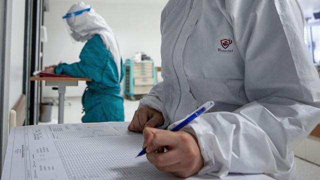 Yüzüne tüküren doktorun eşine COVID-19 şikayeti