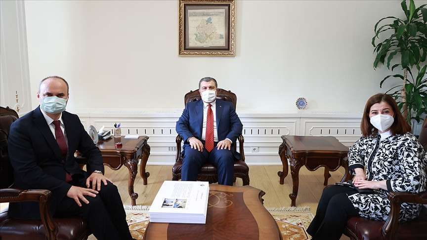 Bakan Koca: Milletçe yaptığımız fedakarlığın etkisini vaka sayılarında ve hastaneye yatışlarda görmeye başladık