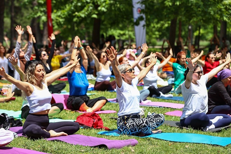 Denizli D&uuml;nya Yoga G&uuml;n&uuml;&rsquo;nde B&uuml;y&uuml;kşehir ile nefes aldı