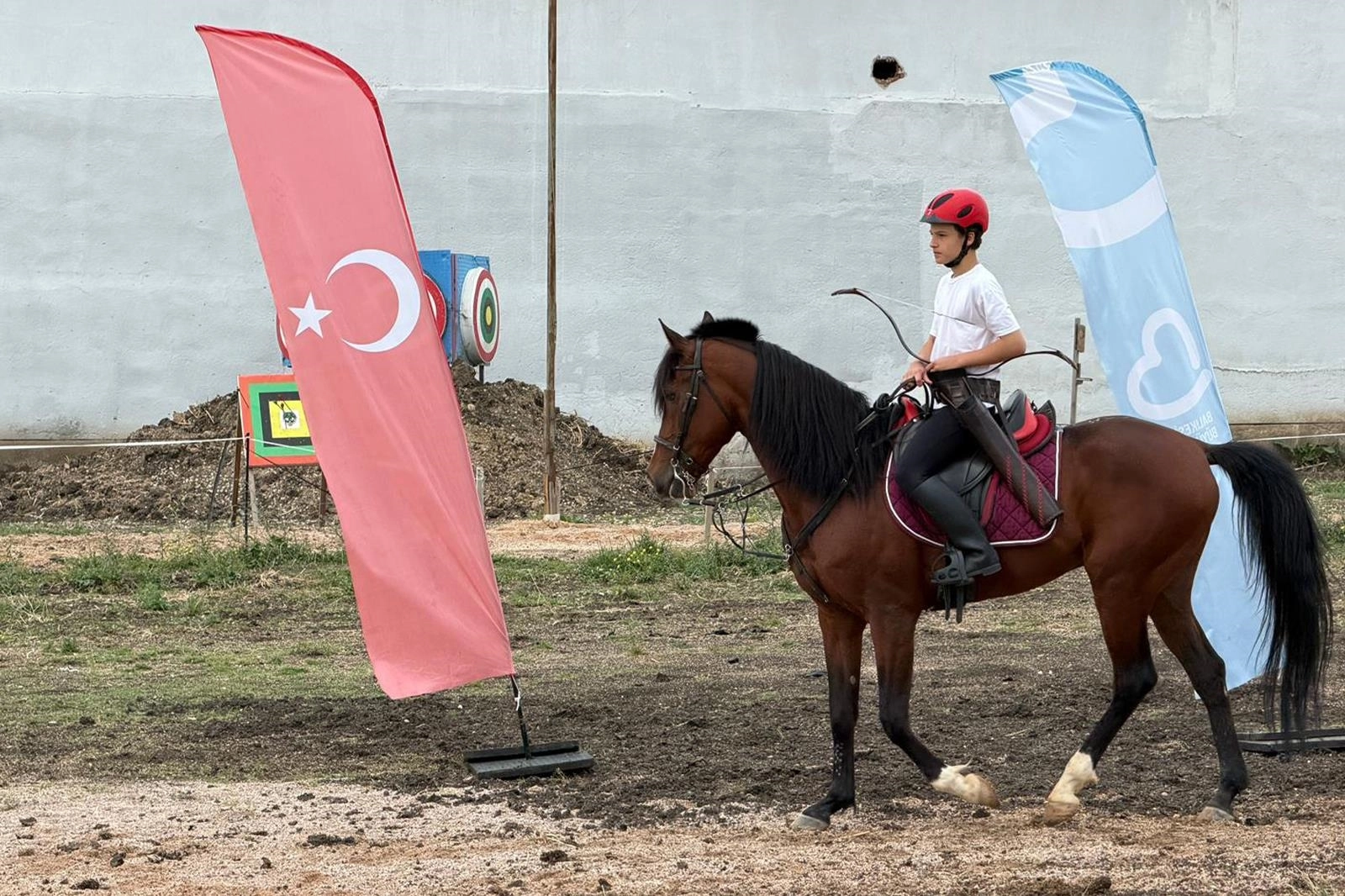 Balıkesir&rsquo;de &uuml;niversiteliler binicilik ve atlı ok&ccedil;ulukla tanıştı