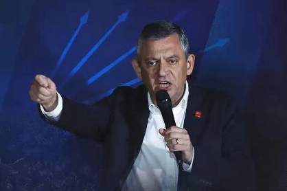 CHP'ye destek ve dayanışma ziyaretleri s&uuml;r&uuml;yor... &Ouml;zg&uuml;r &Ouml;zel: Asla teslim olmayacağız