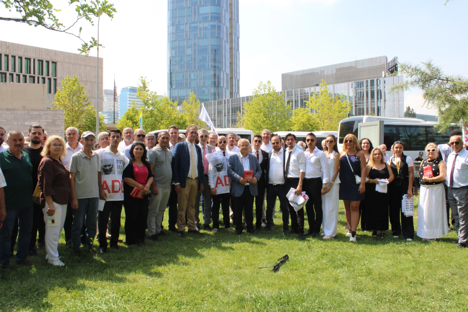 ADD, ABD Büyükelçisi Tom Barrack'ı protesto etti