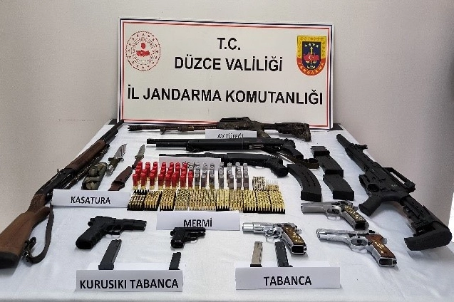 D&uuml;zce'de jandarmadan operasyon
