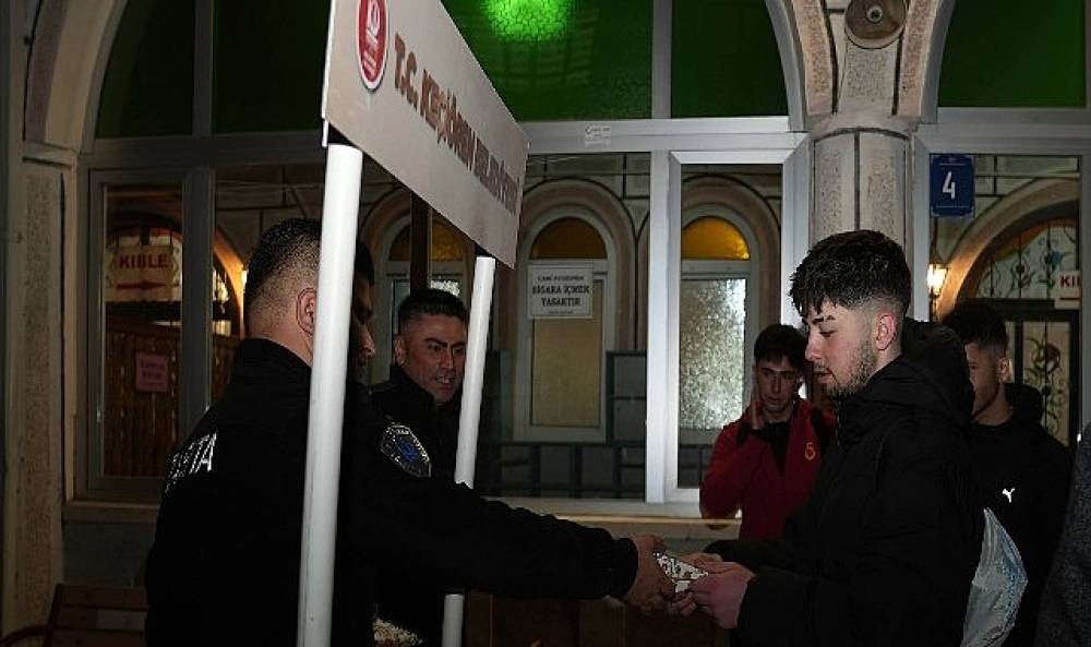 Okul Saldırısında Hayatını Kaybeden &Ouml;ğretmen Ve &Ouml;ğrenciler İ&ccedil;in Ke&ccedil;i&ouml;ren'deki Camilerde Mevlit Okutuldu