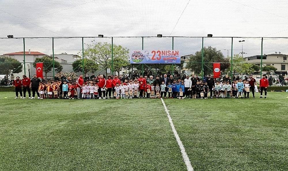 Menderes'te Minik Kramponlar Sahaya &Ccedil;ıktı