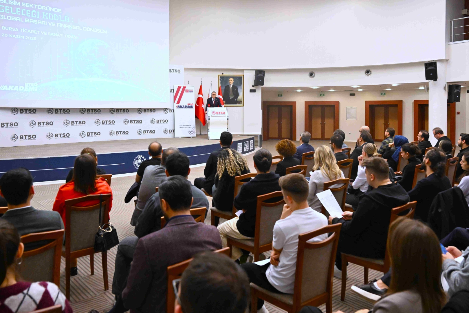 Bilişim sekt&ouml;r&uuml; BTSO Akademi'de geleceğin kodlarını yazıyor