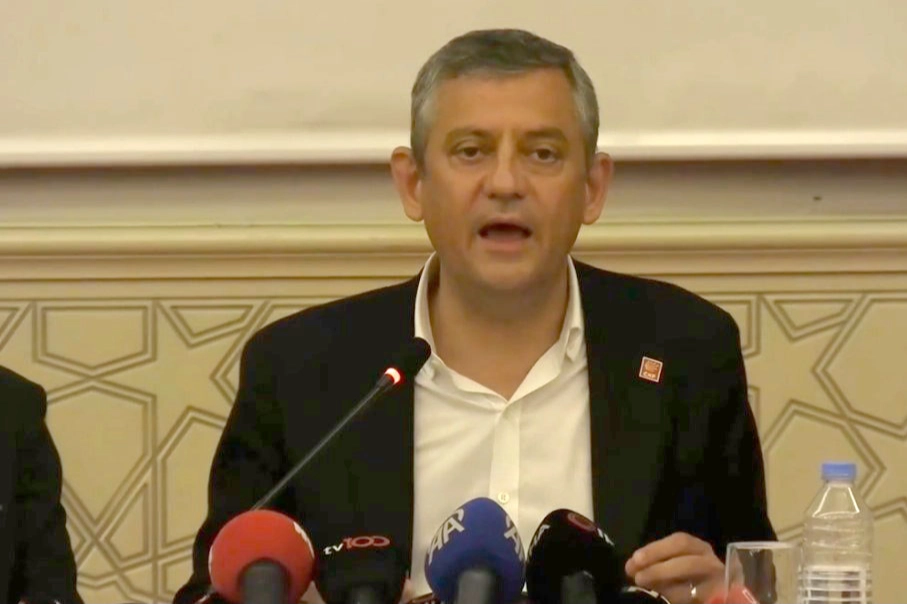 &Ouml;zg&uuml;r &Ouml;zel: İktidara y&uuml;r&uuml;meye devam edeceğiz