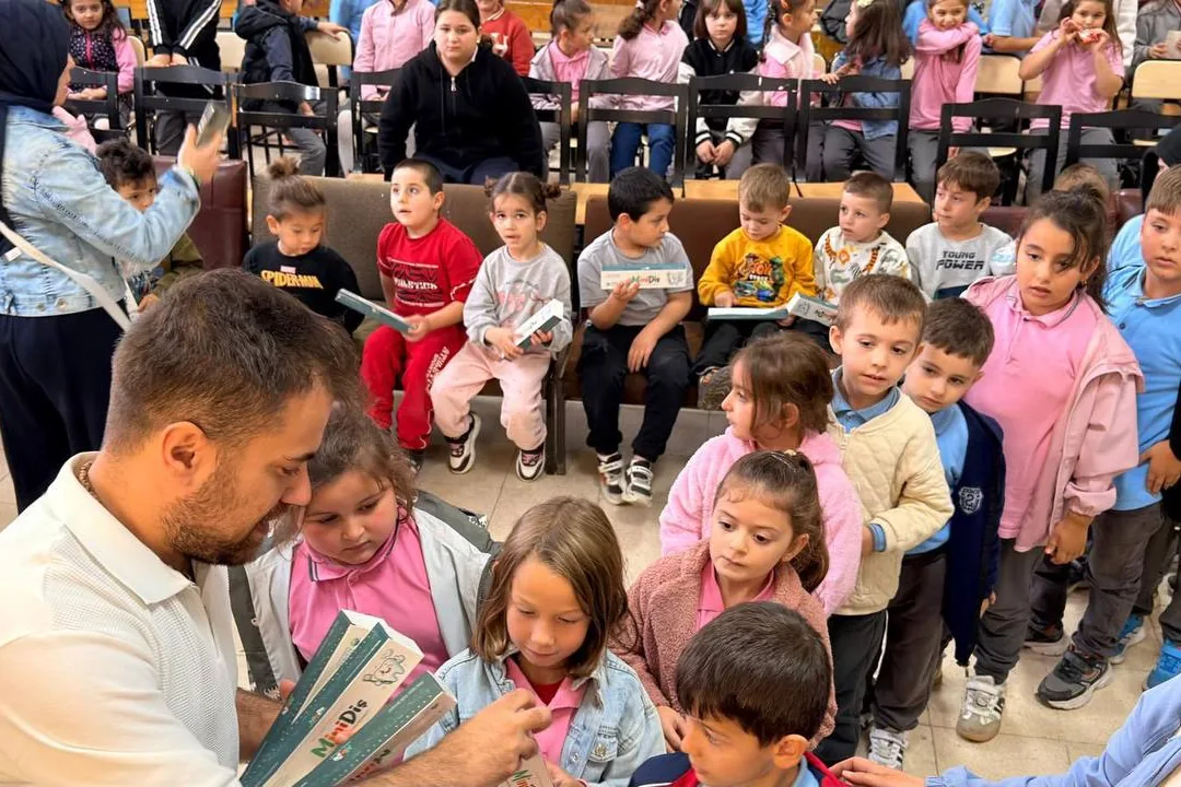 Sakaryalı minikler &ldquo;Bir Hikaye Bin Neşe&rdquo; ile eğlendi