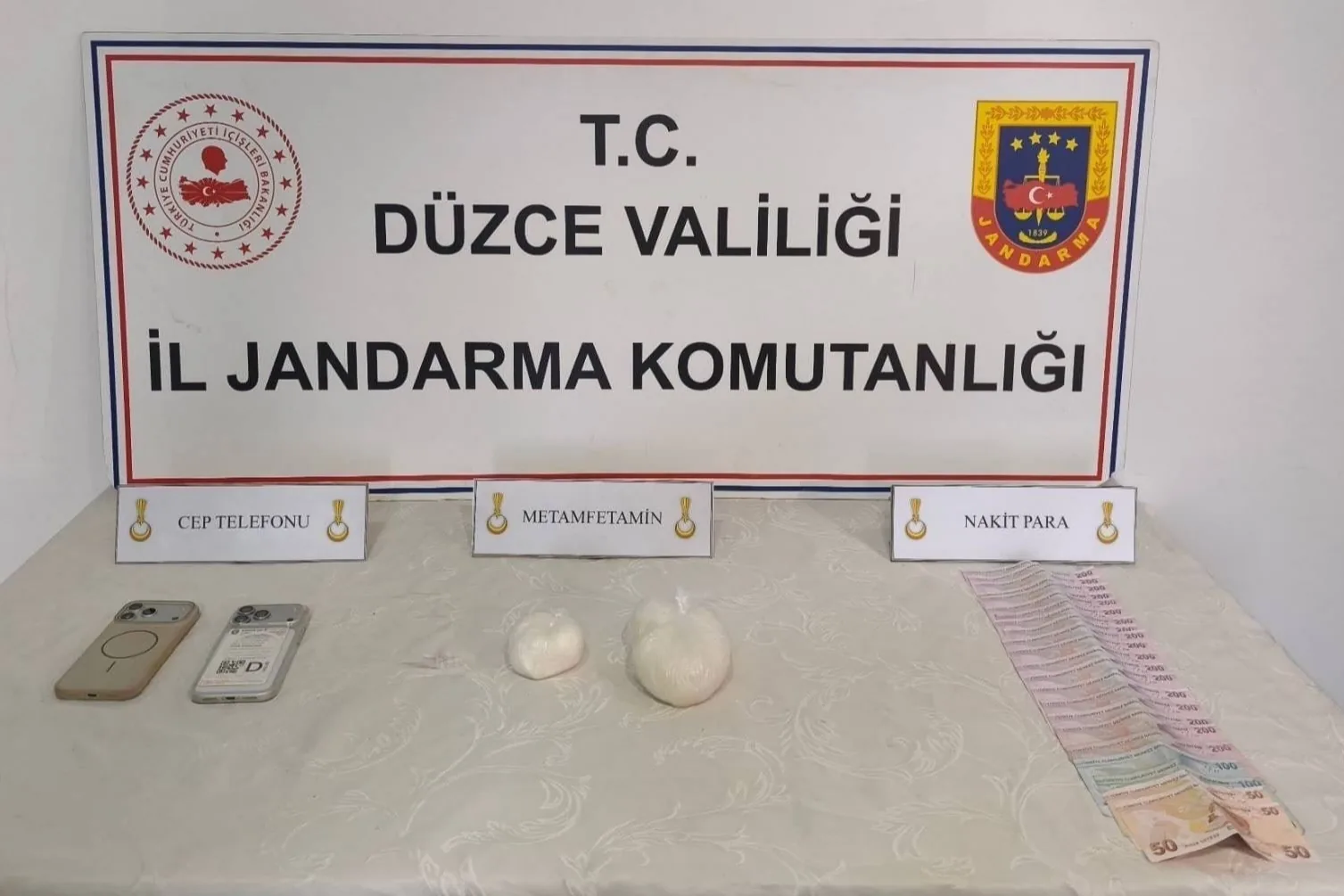 D&uuml;zce&rsquo;de 405 gram metamfetamin ele ge&ccedil;irildi
