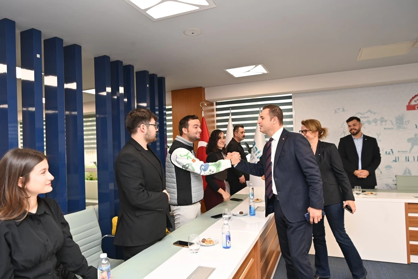 Balıkesir'de Başkan Akın gen&ccedil;lerle bir araya geldi