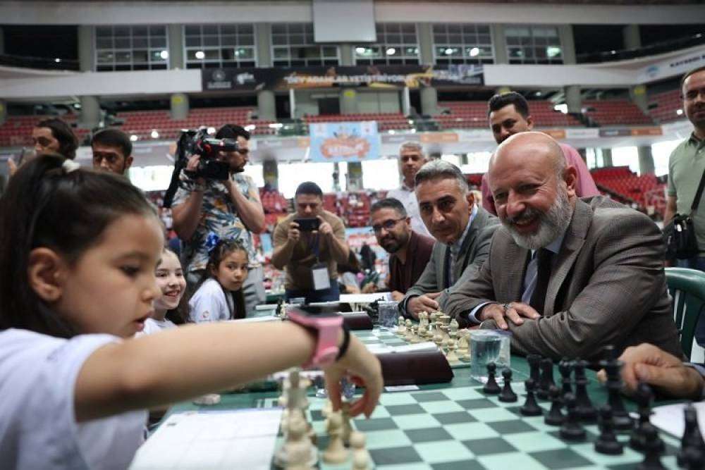 Satrancın minik ustaları Kayseri Kocasinan'da kapışıyor
