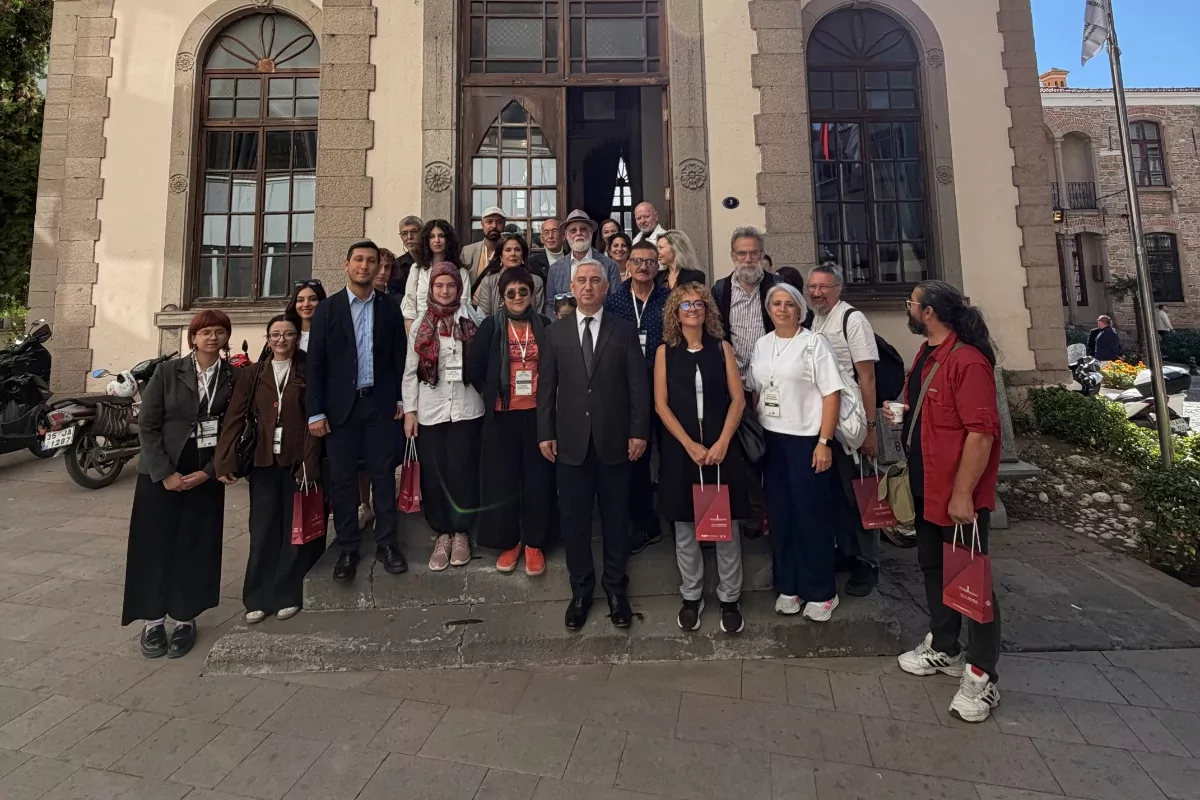 İzmir, edebiyatın iyileştiren g&uuml;c&uuml;nde buluştu