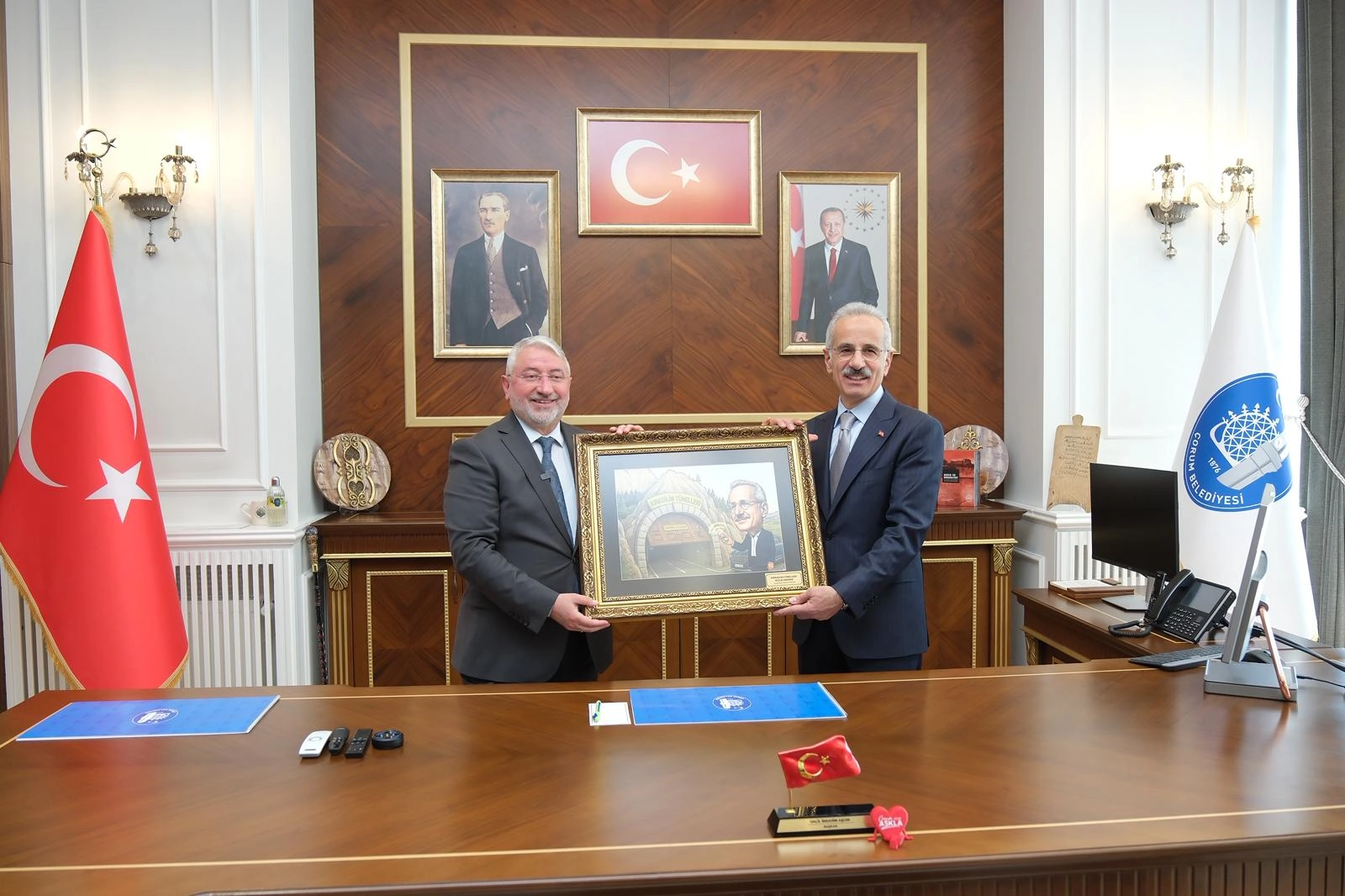 Bakan Uraloğlu &Ccedil;orum Belediyesi&rsquo;ni ziyaret etti