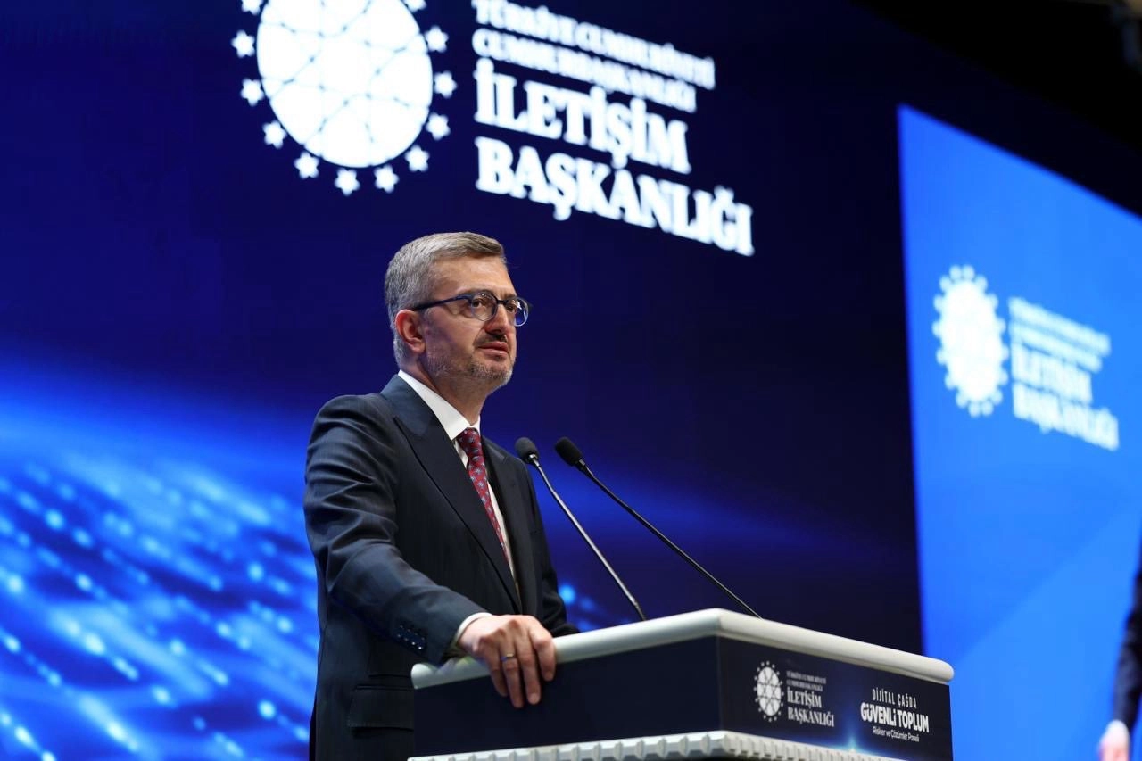 Burhanettin Duran: Siber d&uuml;nyadaki anarşi ortamı milli g&uuml;venlik meselesidir