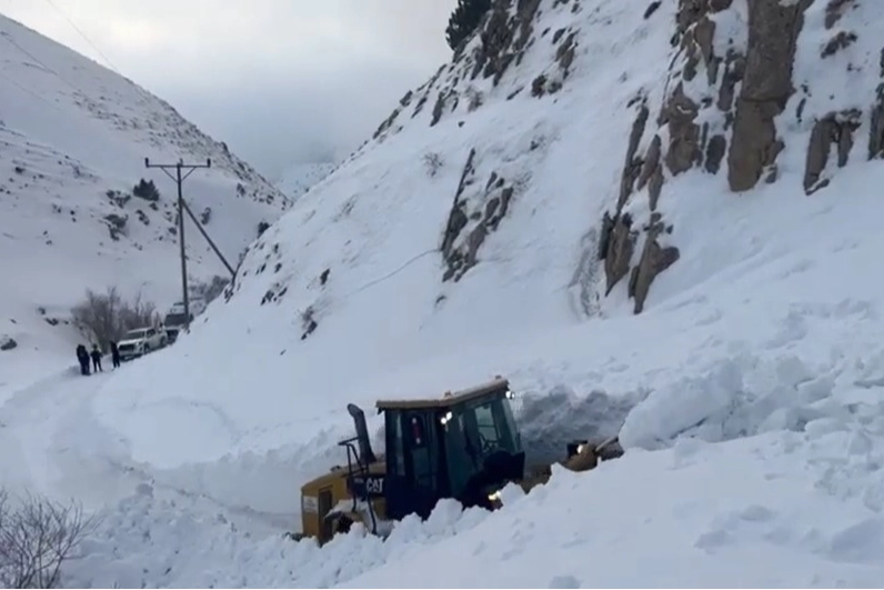 Van'da &ccedil;ığ d&uuml;şt&uuml;, 2 hastaya ambulans ulaştırıldı