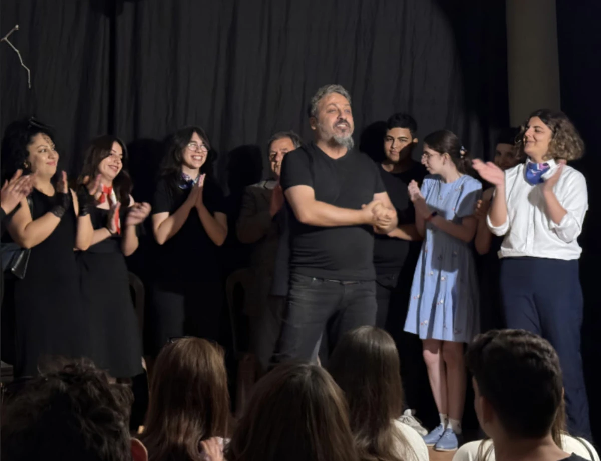 DEFNE’DE TİYATRO SALONU İSTİYORUZ!