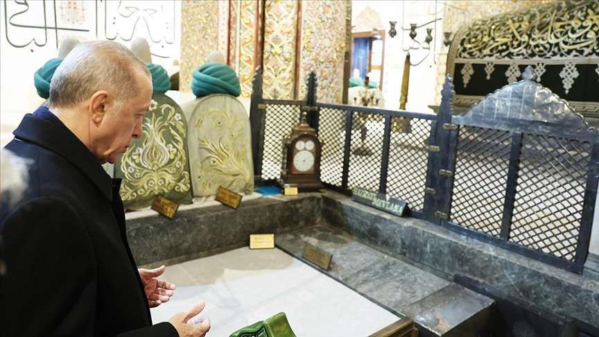 Mevlana’yı ziyaret etti