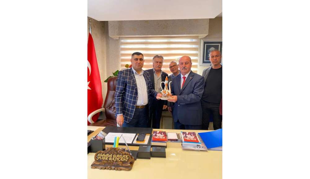 Türkiye Yol İş’ten üyelerine plaket